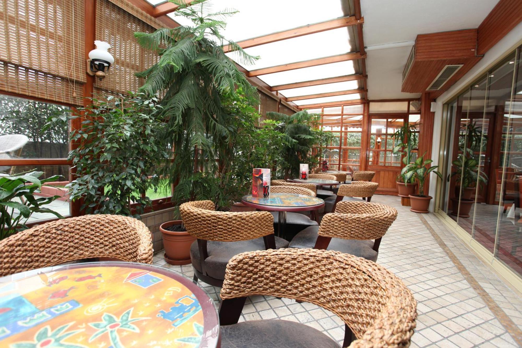 Guenes Hotel Merter Istanboel Buitenkant foto