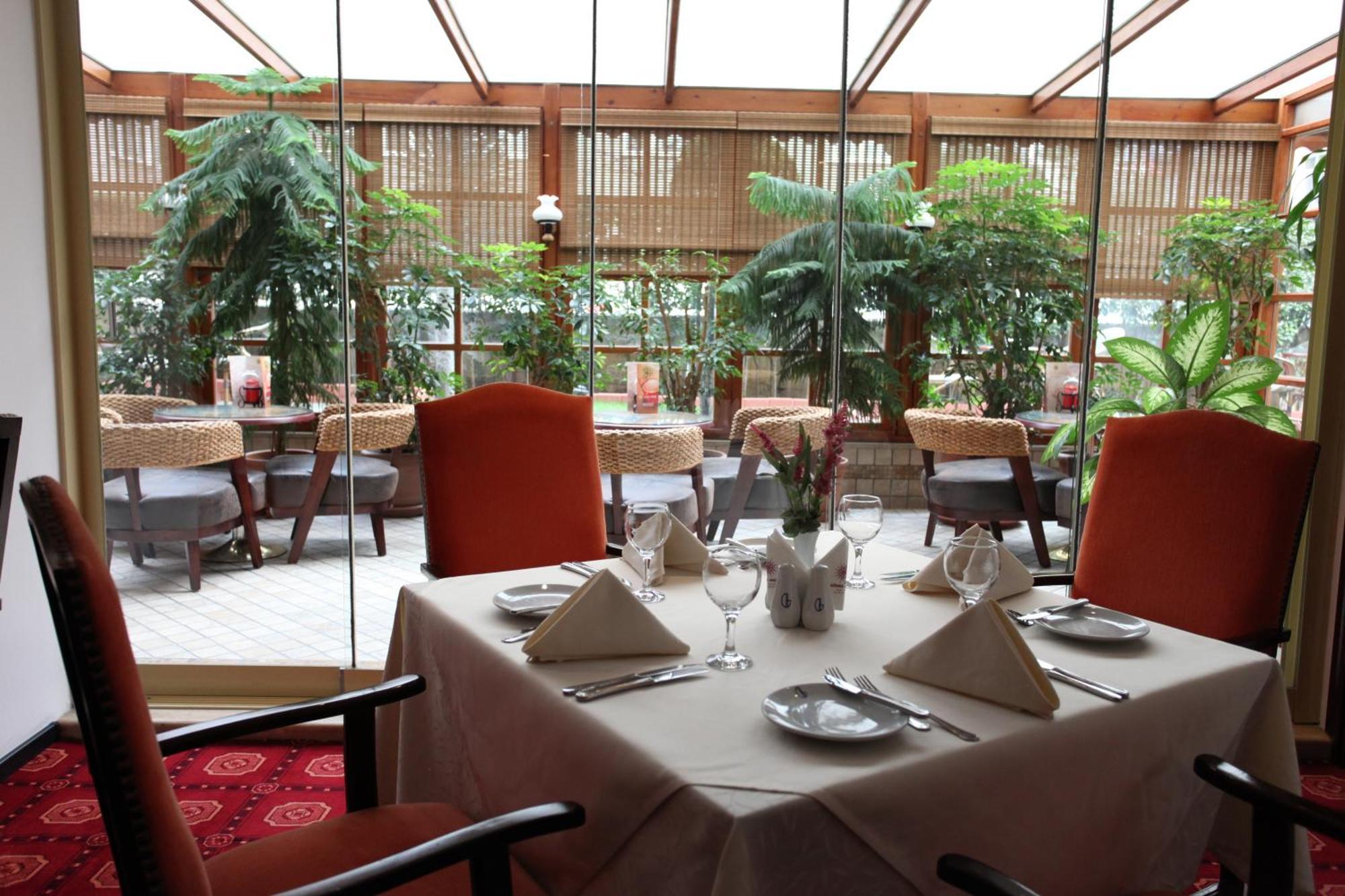 Guenes Hotel Merter Istanboel Restaurant foto