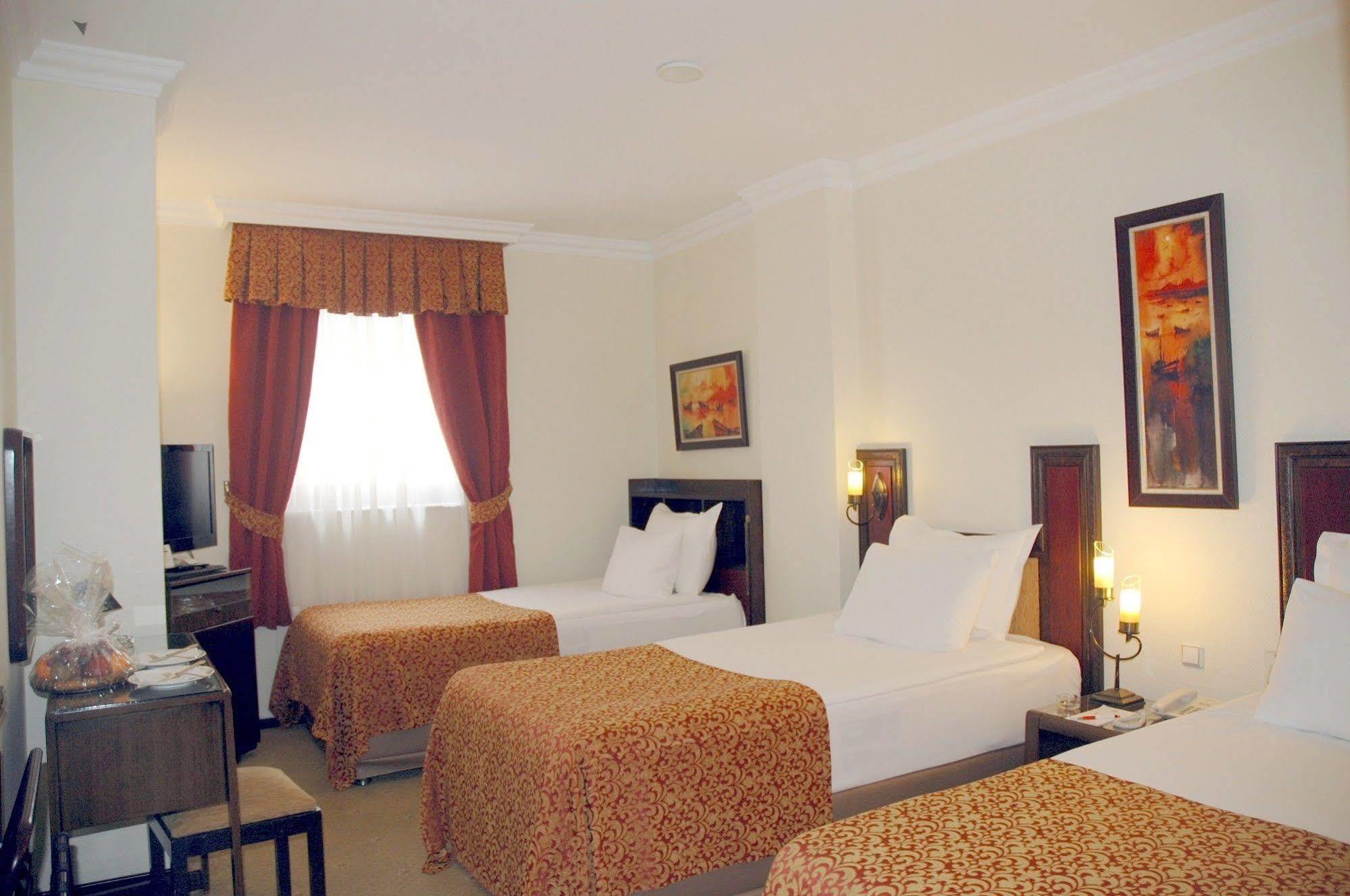 Guenes Hotel Merter Istanboel Buitenkant foto