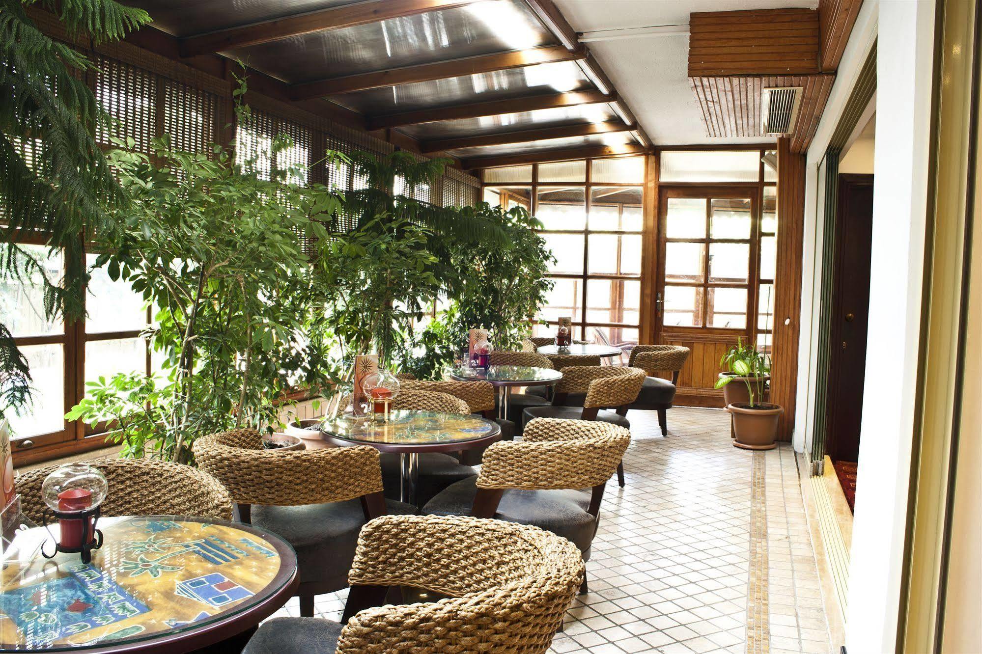 Guenes Hotel Merter Istanboel Buitenkant foto