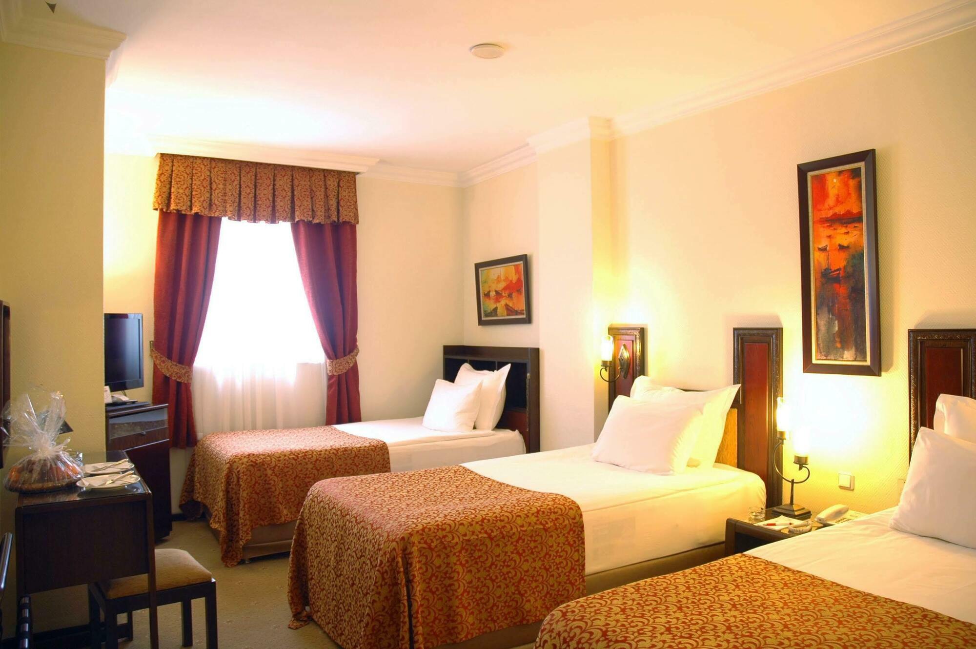 Guenes Hotel Merter Istanboel Buitenkant foto