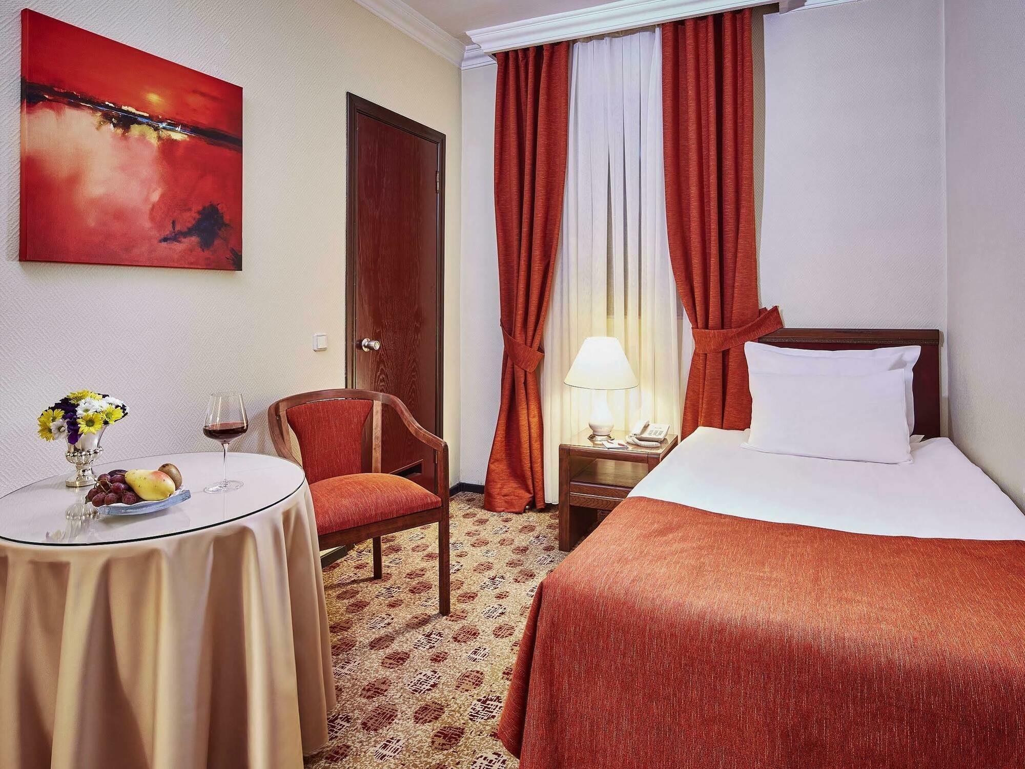 Guenes Hotel Merter Istanboel Buitenkant foto